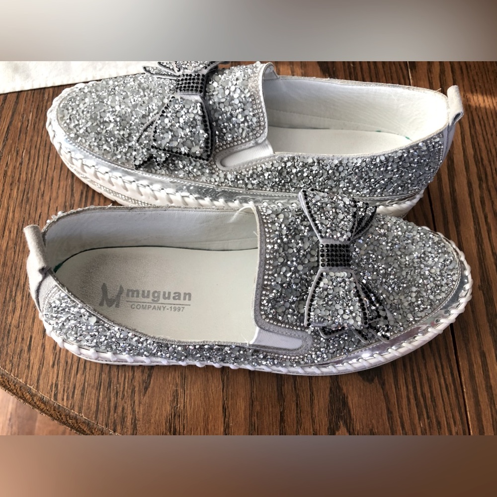 MUGVAN Silver Sparkle Shoes  Size 260  (9-9 1/2)